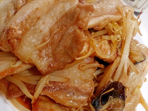 焼肉用の豚バラ肉と茄子ともやしの叙々苑たれ炒め